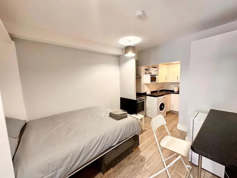 Charming Studio Apartment In Lee London